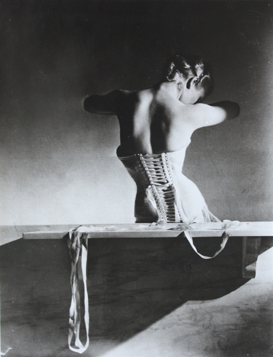 horst-p-horst-mainbocher-corset-paris-photographs-silver-print-zoom_550_718