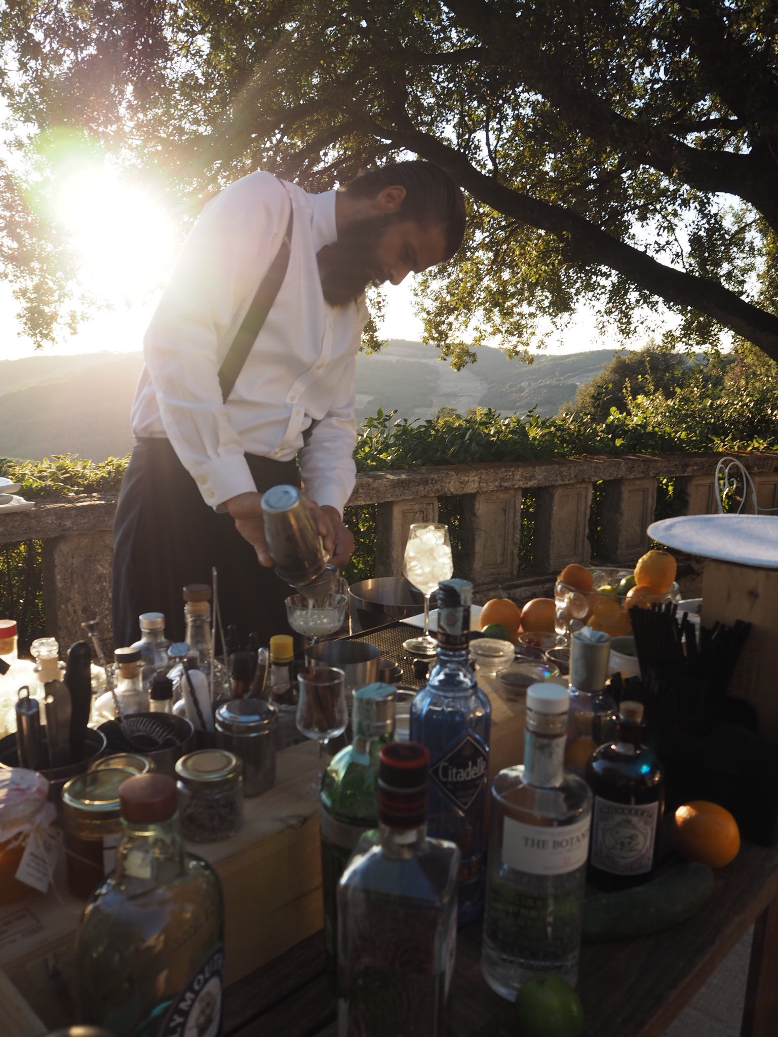Francesco serving cocktails