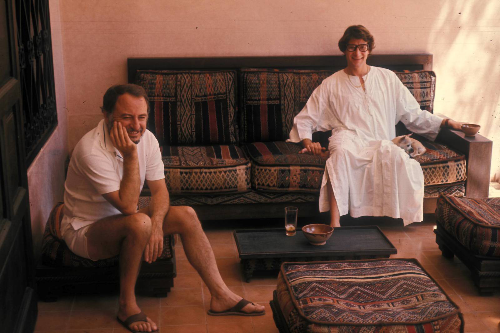 Pierre-Berge-and-Yves-Saint-Laurent-in-Marrakech_1977-c-Guy-Marineau